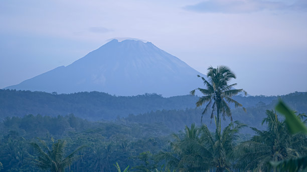 早晨的山景图片下载