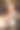 在咖啡馆里微笑着吃午餐和使用笔记本电脑的女人图片下载