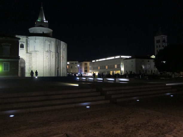 扎达尔市中心的夜晚图片下载