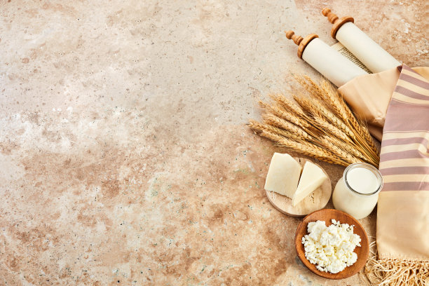 庆祝犹太节日Shavuot的洁食乳制品。Shavuot背景。图片下载