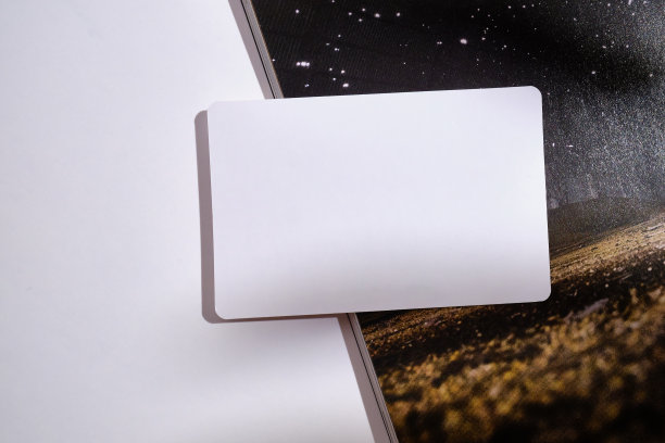 空白的名片，彩色背景的明信片。放置文字和信息的地方。模型图片下载