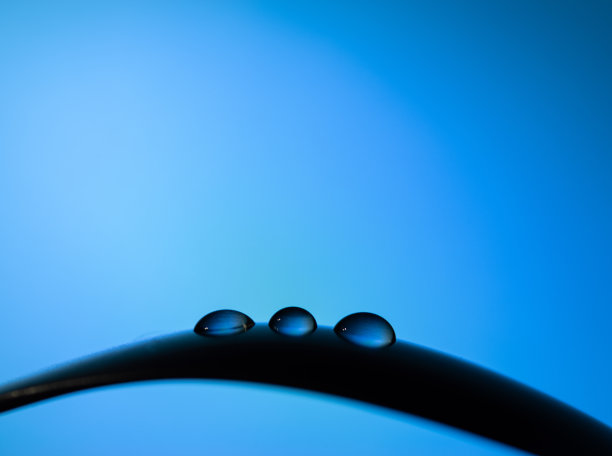 勺子上的水滴图片下载