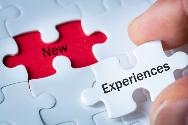 新体验，益智笔记，励志文本，概念，个人发展，创造性思维，新业务，学习的乐趣，成功与发展相结合的象征图片下载