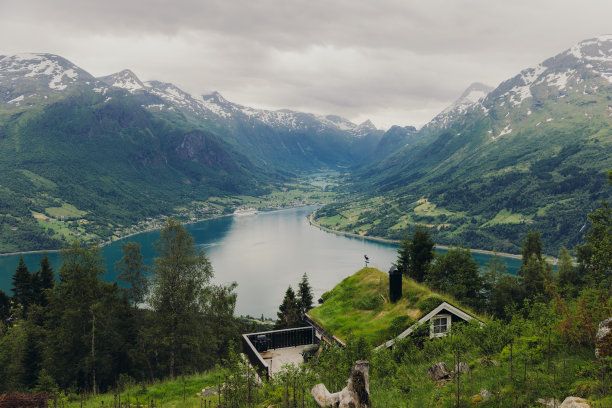 风景优美的高角度视图田园诗般的山谷与峡湾景色在挪威图片下载