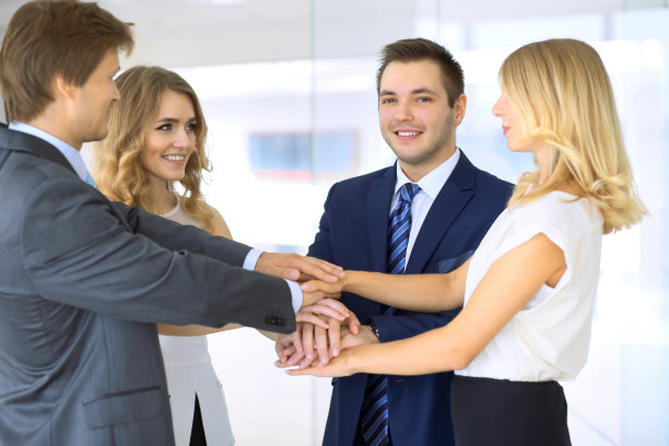 商界人士携手合作图片下载