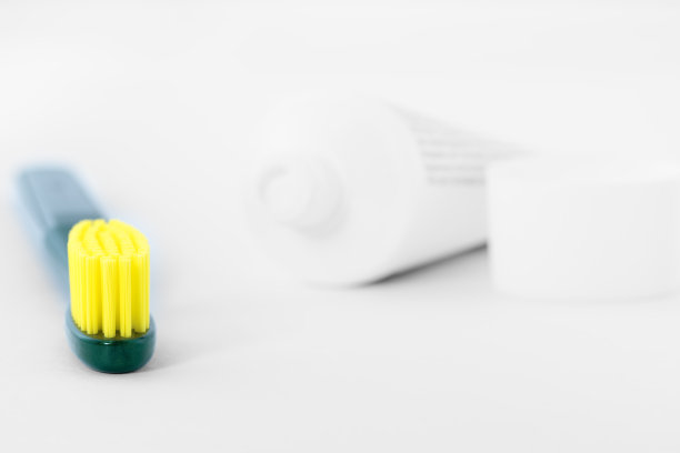 牙刷，健康牙齿设备，白色浴室。图片下载