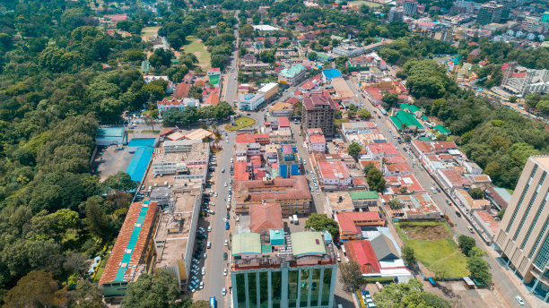 坦桑尼亚阿鲁沙市鸟瞰图图片下载
