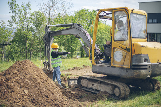 建筑工地的现场主管图片下载