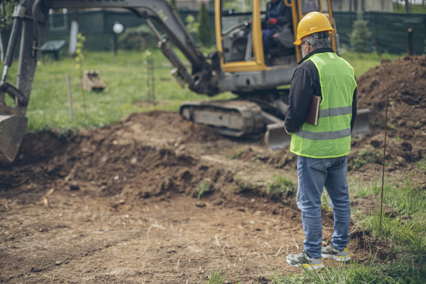 建筑工地的现场主管图片下载