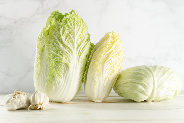 大蒜，大白菜，卷心菜在白板上图片下载
