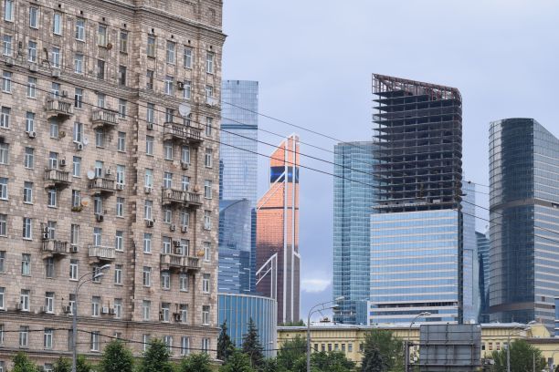 莫斯科现代建筑附近的历史建筑与混合建筑的美丽照片图片下载