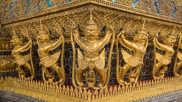 泰国曼谷佛寺翡翠佛像细节特写图片下载