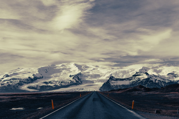 在冰岛的fjallsarlon冰川前图片下载