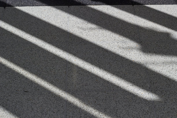 地板上的抽象背景对角阴影。图片下载