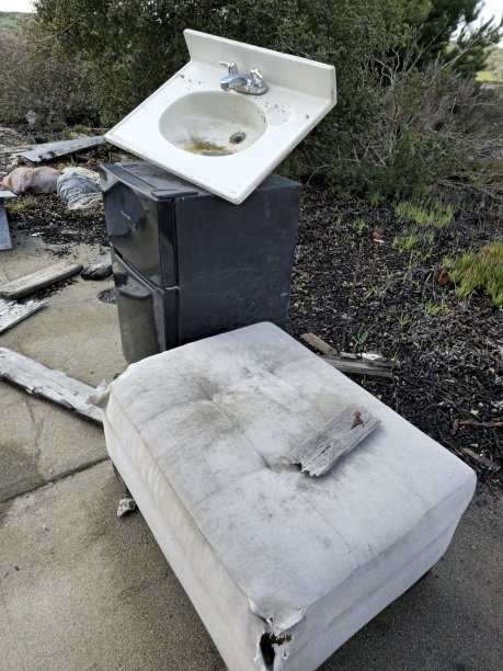 废弃的房屋物品图片下载