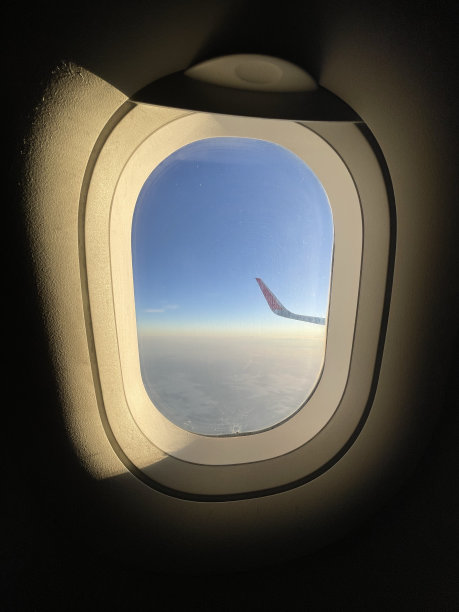 透过飞机窗户图片下载