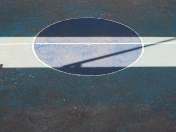 白色、绿色和灰色、黑色和浅黄色运动场图片下载