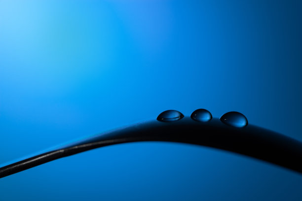 勺子上的水滴图片下载