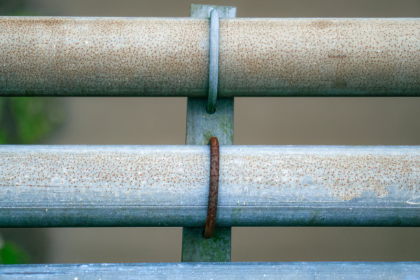 桥下的水管图片下载