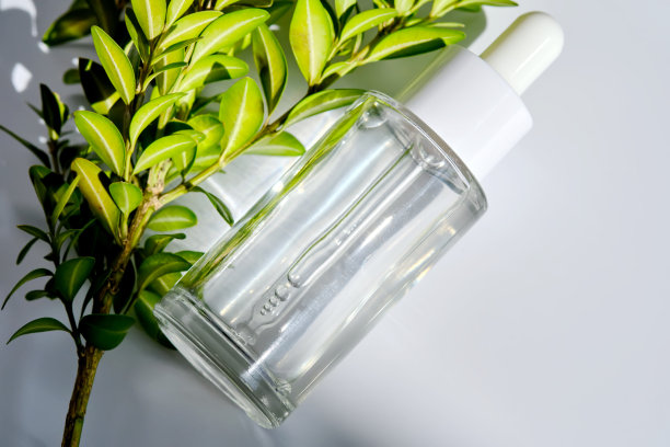 血清用滴管带春花。图片下载