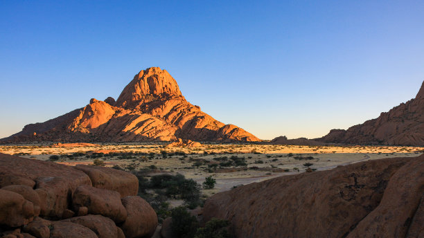 纳米比亚的斯皮茨科普山图片下载
