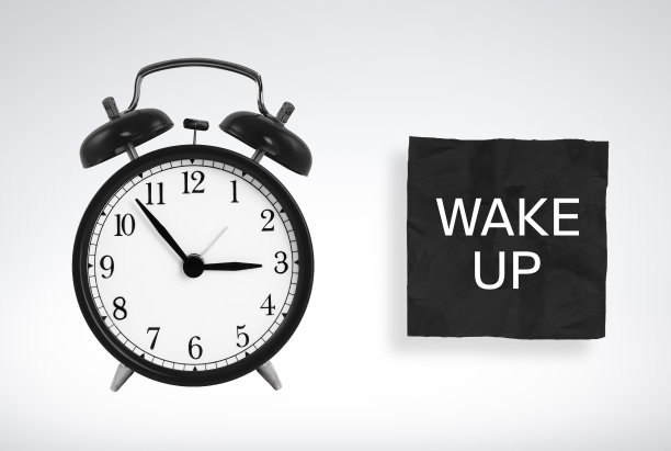 黑色闹钟和纸条提醒：起床图片下载