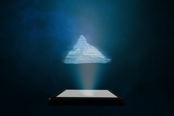 瑞士马特洪峰的全息图投射在一块抽象蓝色背景的平板上。一座山的未来主义描绘。图片下载