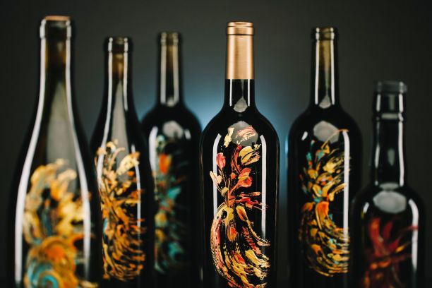 五颜六色的酒瓶图片下载