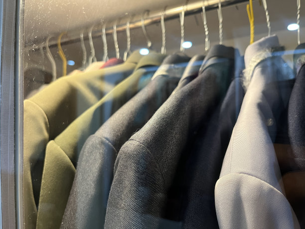 新郎婚纱系列在展示厅展出。图片下载