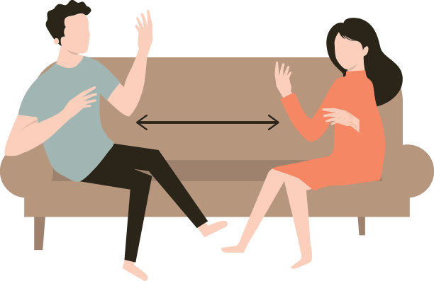 这对夫妇坐在沙发上，保持着安全的距离，互相交谈着。图片下载