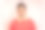 摄影棚里戴着耳机的微笑男子。图片下载