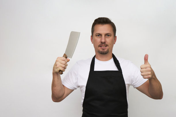 一个拿着切菜刀的年轻厨师画像图片下载