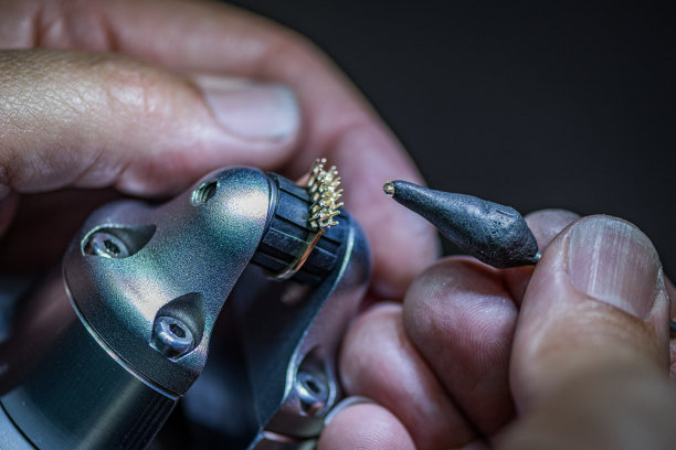 巧手打造精美珠宝图片下载