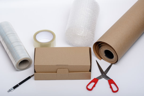 用于在线商店仓库中包装货物的文章图片下载