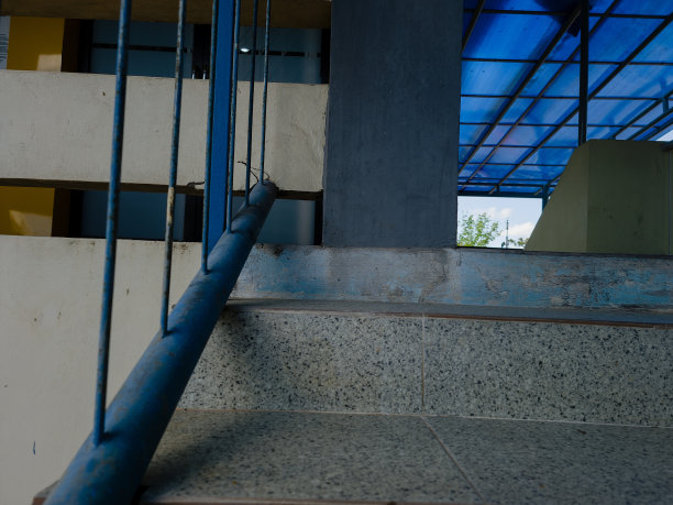 楼梯及铁条图片下载