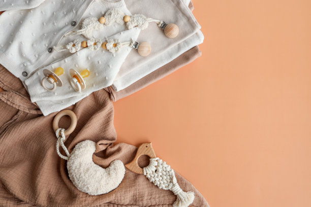 一套时尚的东西为新生儿顶视图，平躺图片下载