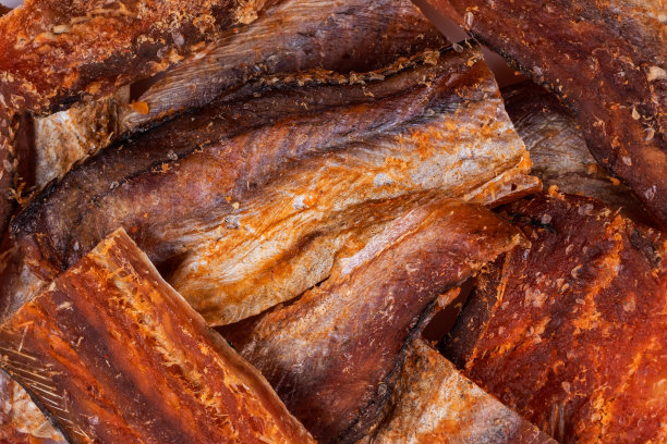 清洗干净的干鱼背景片。干胡椒鳕鱼。胡椒琥珀系列图片下载
