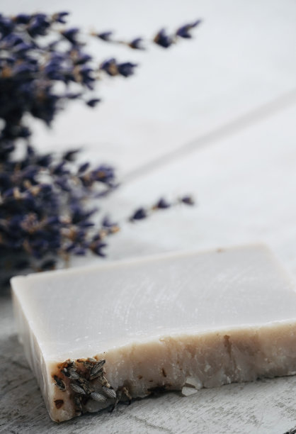 手工薰衣草香皂。图片下载