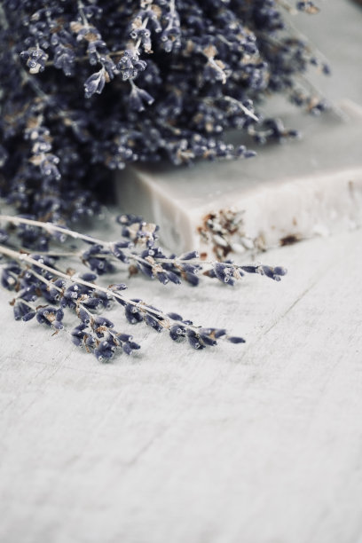 手工薰衣草香皂。图片下载