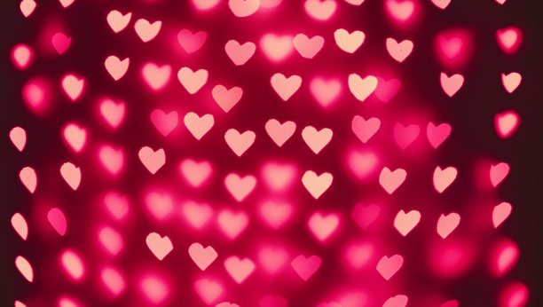 美丽的心在模糊的背景上由灯光组成图片下载