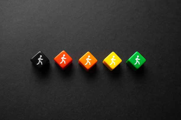 街道上人们的身影。图片下载