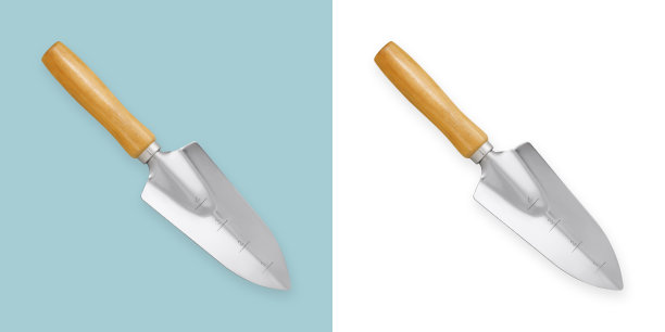 园艺金属铲工具设备木制手柄，顶部视图隔离在白色和浅蓝色背景。横幅用于土壤种植工作或销售菜园产品图片下载