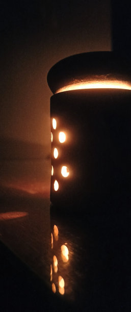 黑暗中的光图片下载