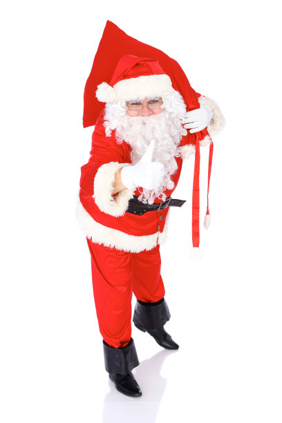 圣诞老人站在白色的背景上，他的口袋里装满了礼物。全身肖像图片下载