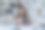 女商人穿着黑色西装，在办公室里用平板电脑，为客户联系审核文书，做生意的人概念。图片下载