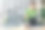 美丽的亚洲女性用计算器计算家庭财务，发票和文书在桌子上，客厅室内。女性经济核算，现金流费用。图片下载