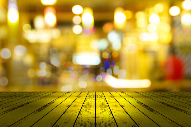 顶部的桌子与模糊的餐厅背景图片下载