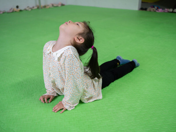 亚洲儿童舞蹈动作训练图片下载