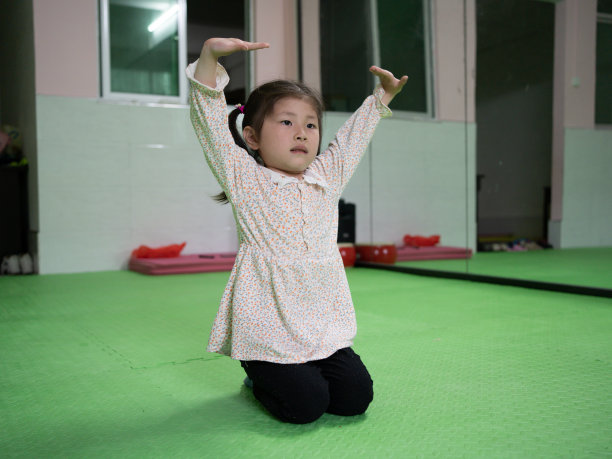 亚洲儿童舞蹈动作训练图片下载