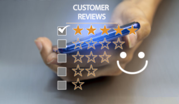 用户通过在线申请对服务体验进行评分，以实现客户评论满意度反馈调查概念。图片下载